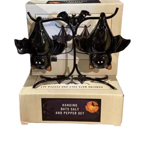 Hanging bat salt and pepper shaker - Picture 1 of 1